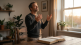 Jueves 15 de octubre del 2026 | Devoción Matutina para Adultos 2026 | La Alabanza que Glorifica a Dios
